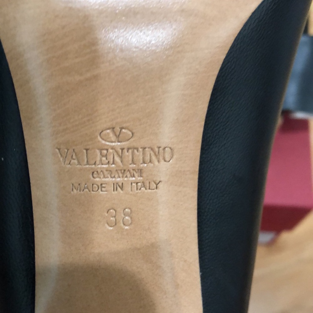 Valentino Garavani Black Pump - Picture 7 of 7